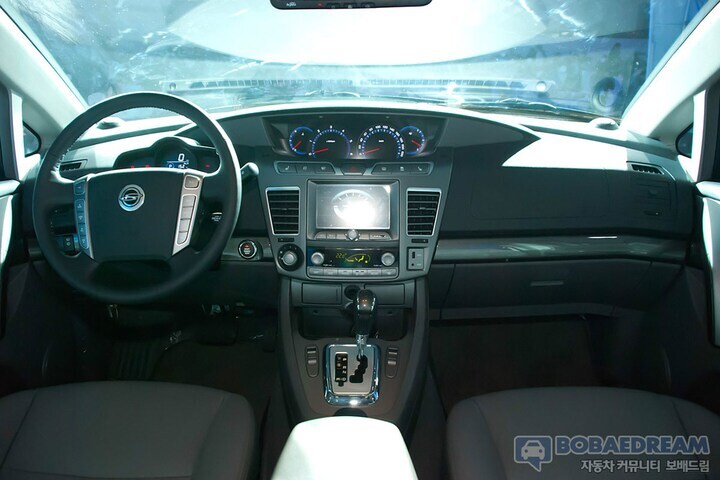 SsangYong New Rodius