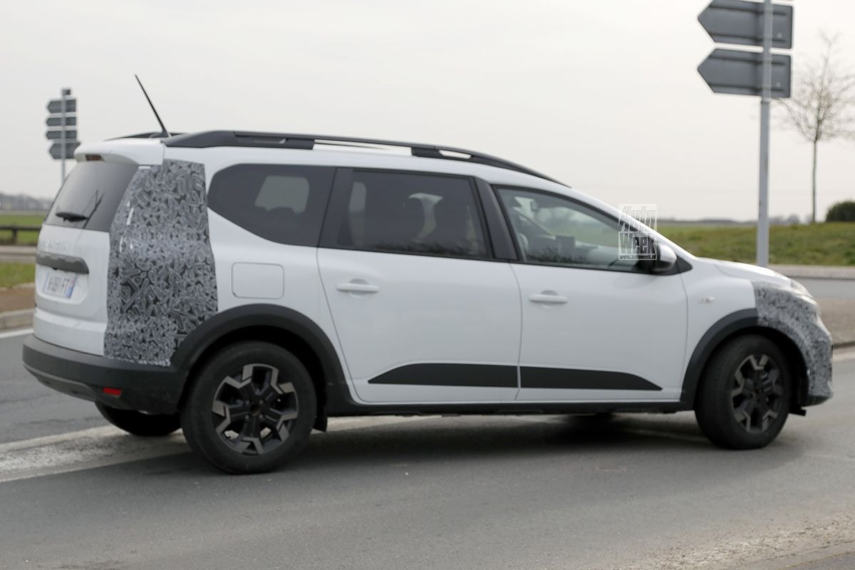 Spyshots Dacia Jogger