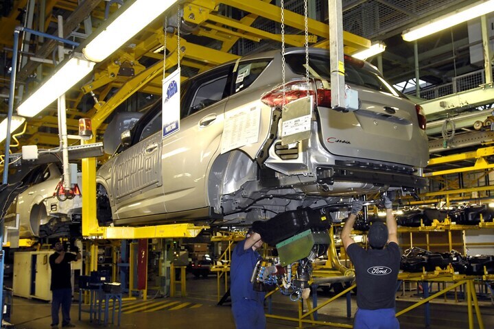 Productie Ford C-Max in fabriek Valencia