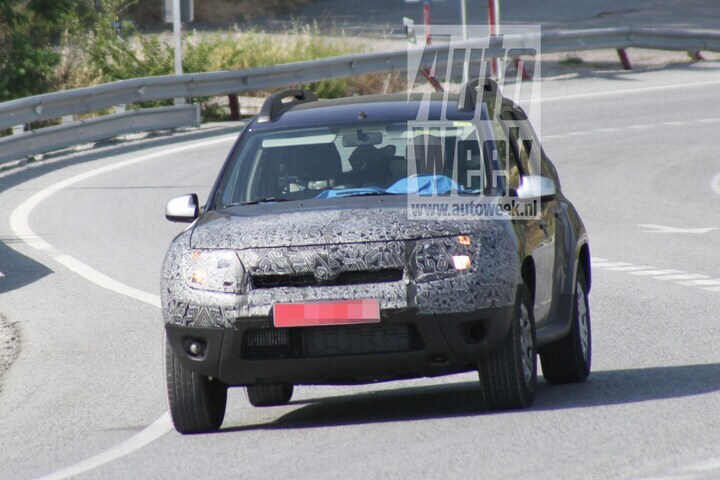 Dacia Duster facelift spyshots