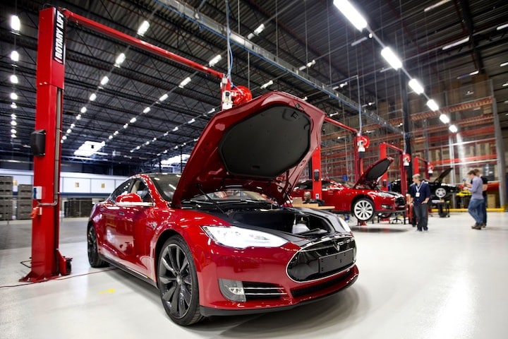 Tesla assemblage Tilburg (foto ANP)