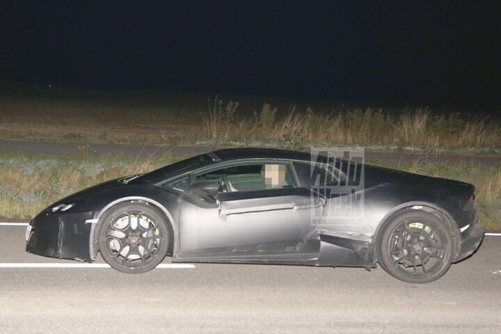 Lamborghini Cabrera spyshots
