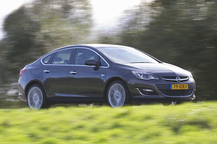 Opel Astra Sedan 1.4 Turbo Cosmo