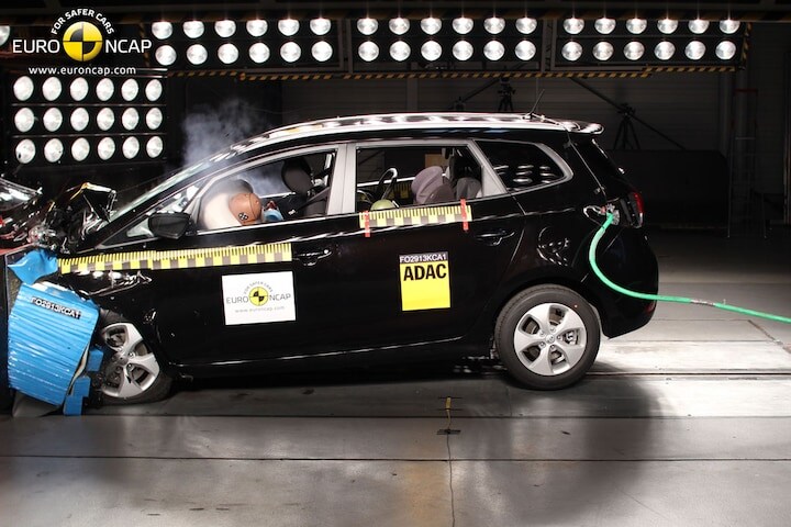 Kia Carens NCAP 2013