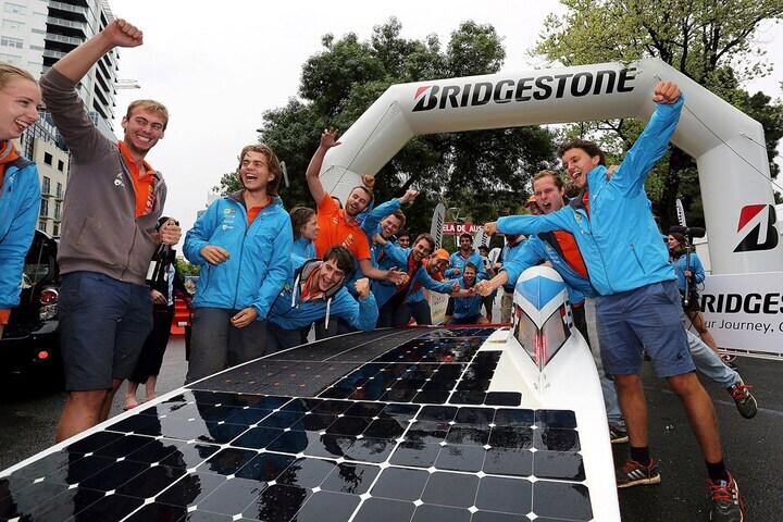 Nuon Solar Team TU Delft wint World Solar Challeng
