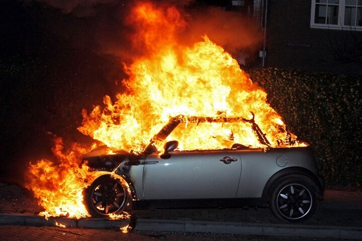 Mini Cabrio in brand
