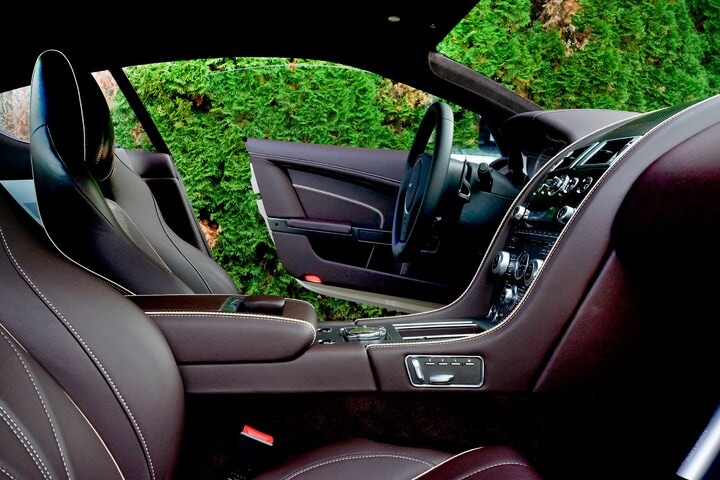Aston Martin DB9