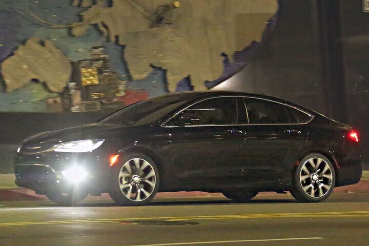 Chrysler 200 spyshots