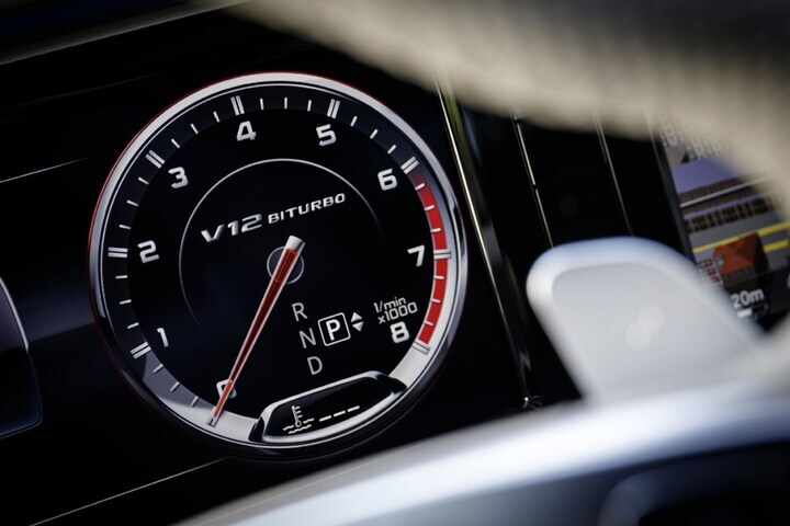 Mercedes-Benz S600