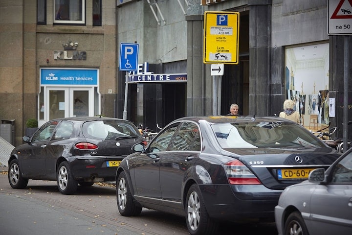 Mercedes-Benz S-klasse diplomatenauto (ANP)