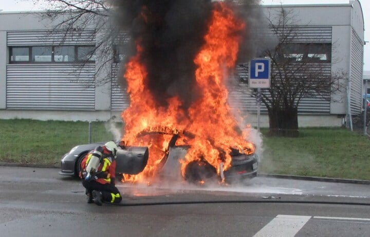 Porsche 911 GT3 gaat in vlammen op
