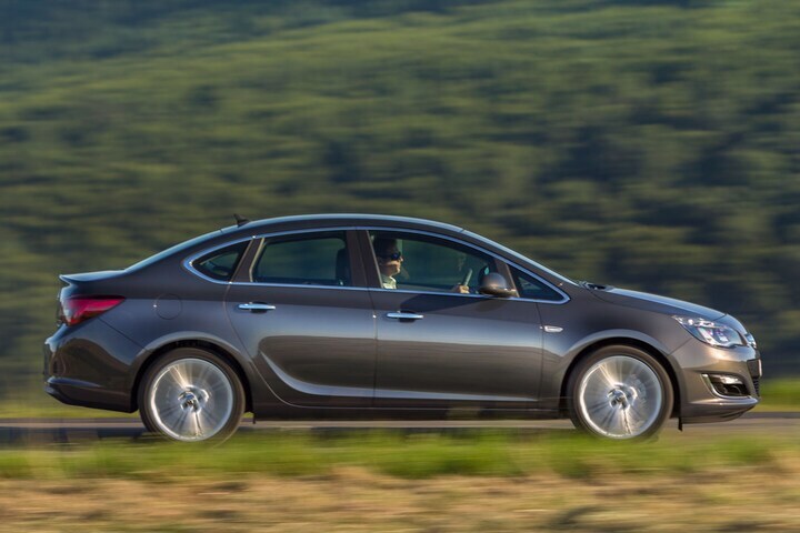 Opel Astra Sedan