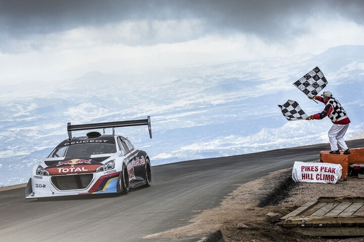 Peugeot 208 T16 Pikes Peak naar Goodwood