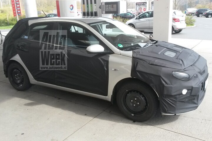 Hyundai i20 spyshot (foto Thijs Hoefnagels)