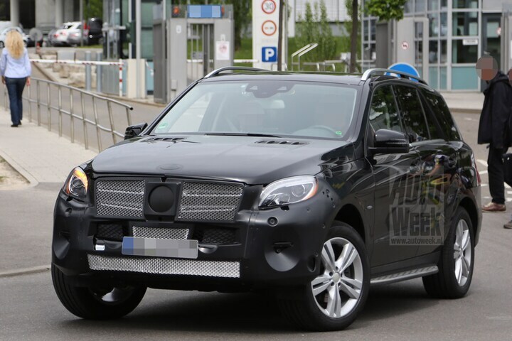 Mercedes ML facelift spyshots