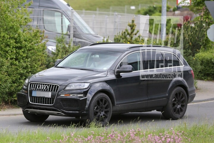 Bentley SUV spyshots