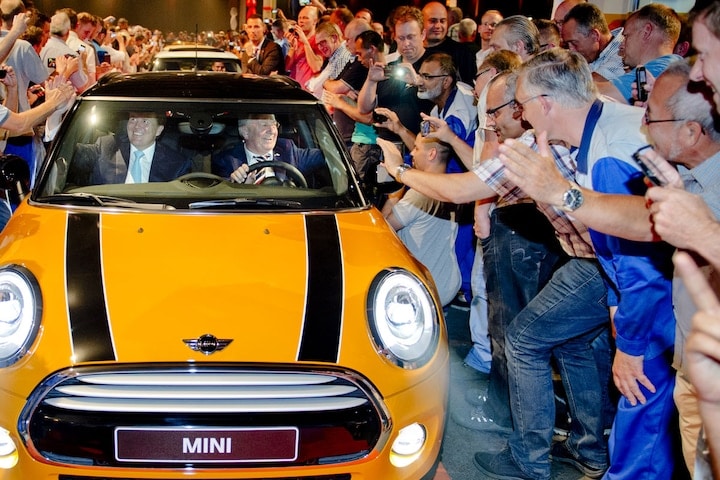 Koning Willem-Alexander bij NedCar