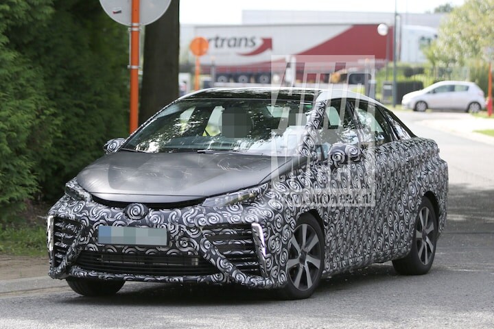 Toyota Fuel Cell Vehicle spyshots