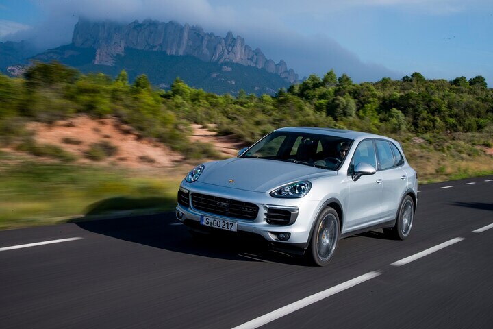 Porsche Cayenne facelift 2014 intro