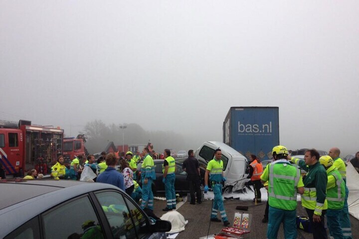 Kettingbotsing door mist in Zeeland (foto: Nu.nl)