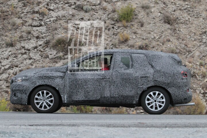 Renault SUV spyshots