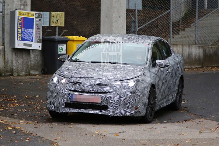 Toyota Avensis sedan spy
