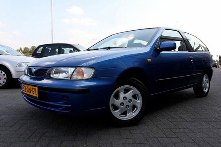 Nissan Almera Pulsar Sport 1.4 hatchback
