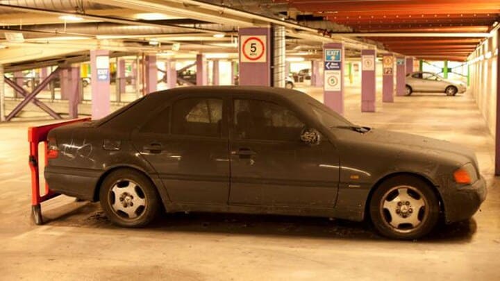 Mercedes C-klasse staat al 3 jaar in garage