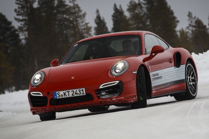 Op ijs gereden Porsche 911 Turbo S