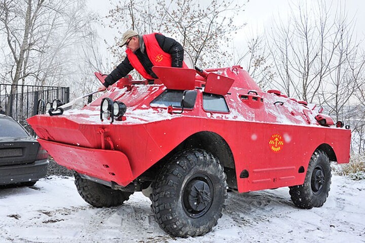 Pantserwagen als taxi in St. Petersburg