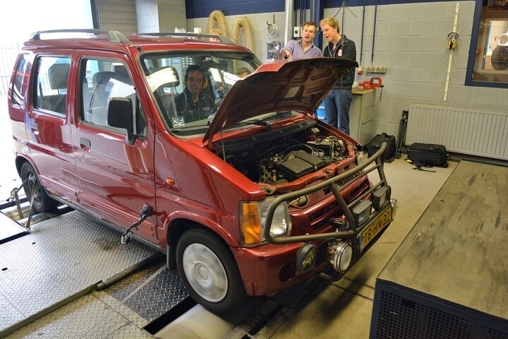 Suzuki Wagon R+ rollenbank