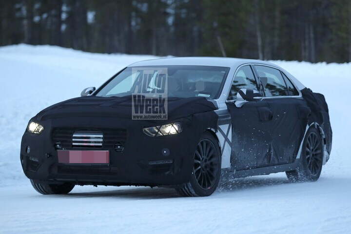 Hyundai Equus spy shot
