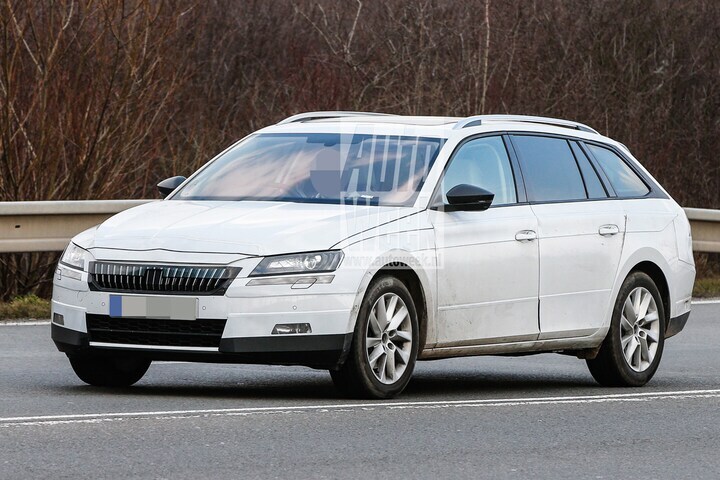 Skoda Superb Combi spyshots