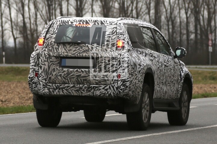 Mitsubishi Pajero spyshots
