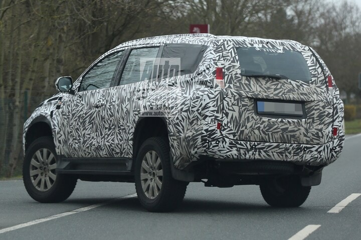 Mitsubishi Pajero spyshots