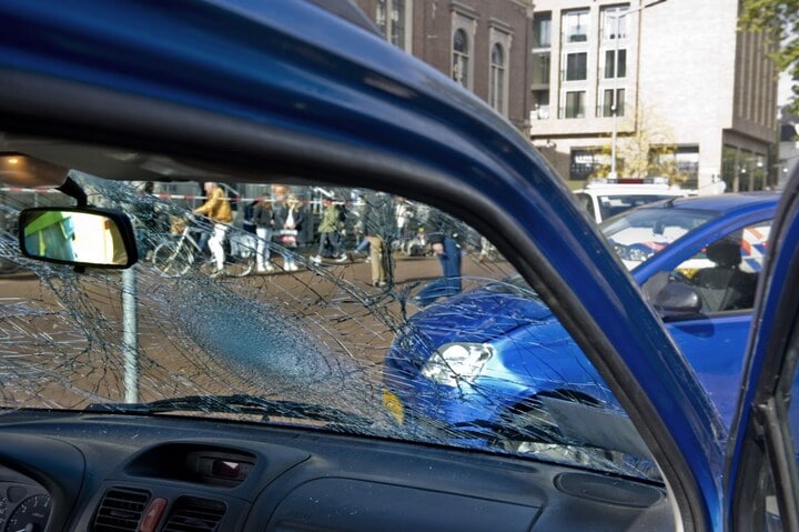 Auto ongeluk Leeuwarden dronken automobilist (foto