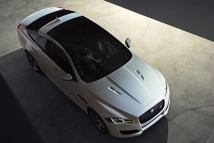 Jaguar XJR