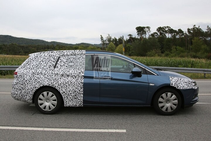 Opel Astra Sports Tourer spy shot (foto SB-Medien)