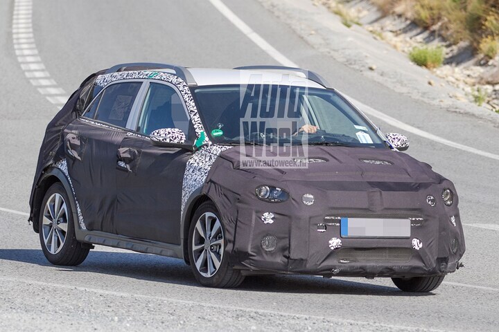 Hyundai i20 Cross spyshots