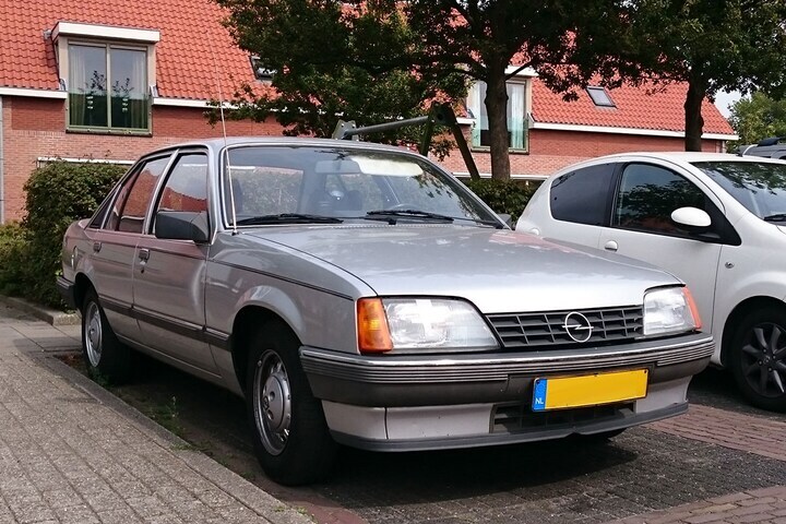 Opel Rekord E In het Wild