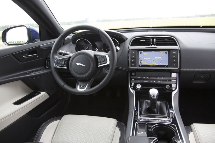 Jaguar XE
