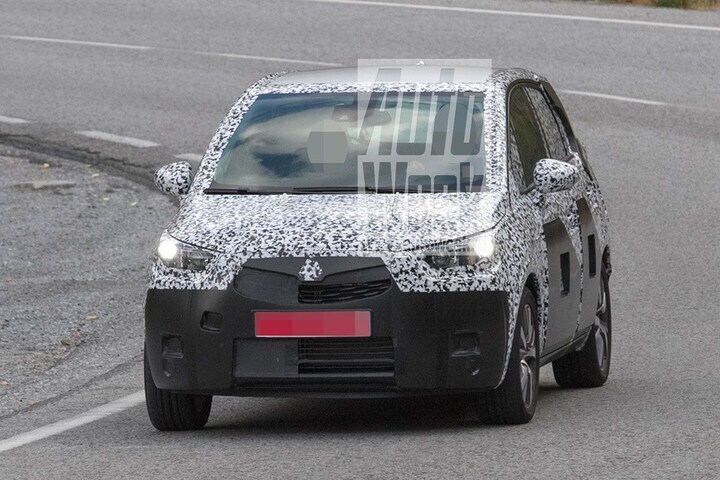 Opel Meriva spyshots