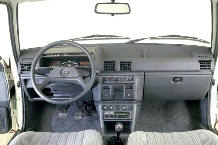 Peugeot 305