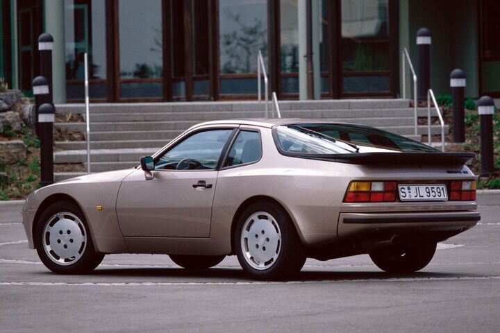 Porsche 944