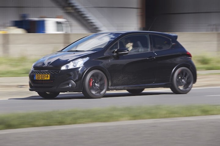 Peugeot 208 GTi by Peugeot Sport