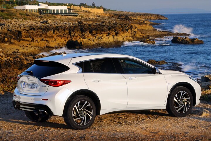 Infiniti Q30