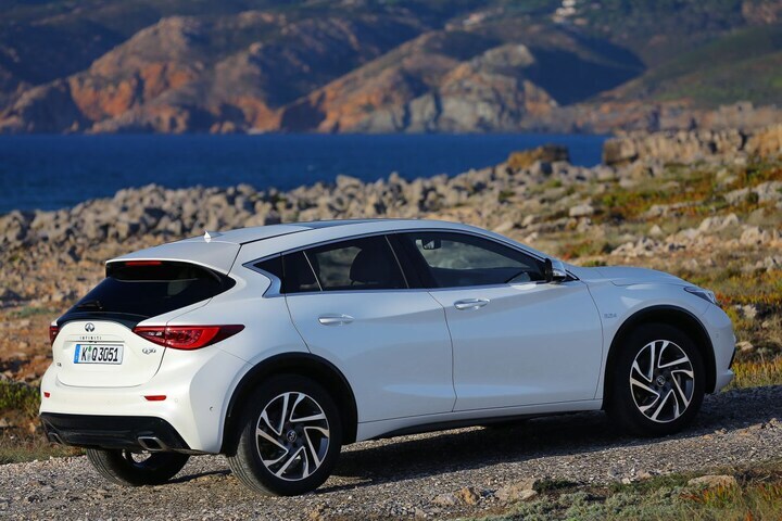 Infiniti Q30