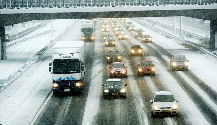 File sneeuw verkeer (foto ANP)