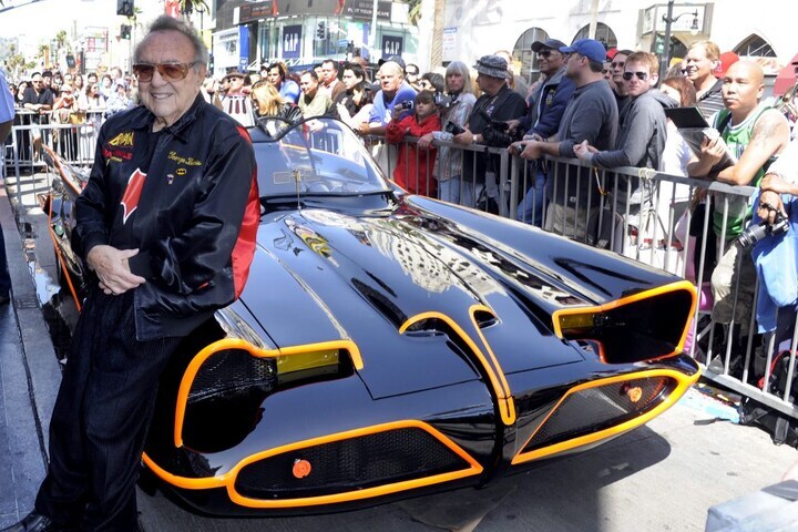 George Barris bij de oer-Batmobile