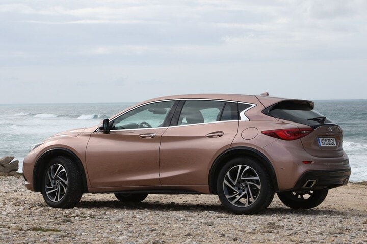 Infiniti Q30